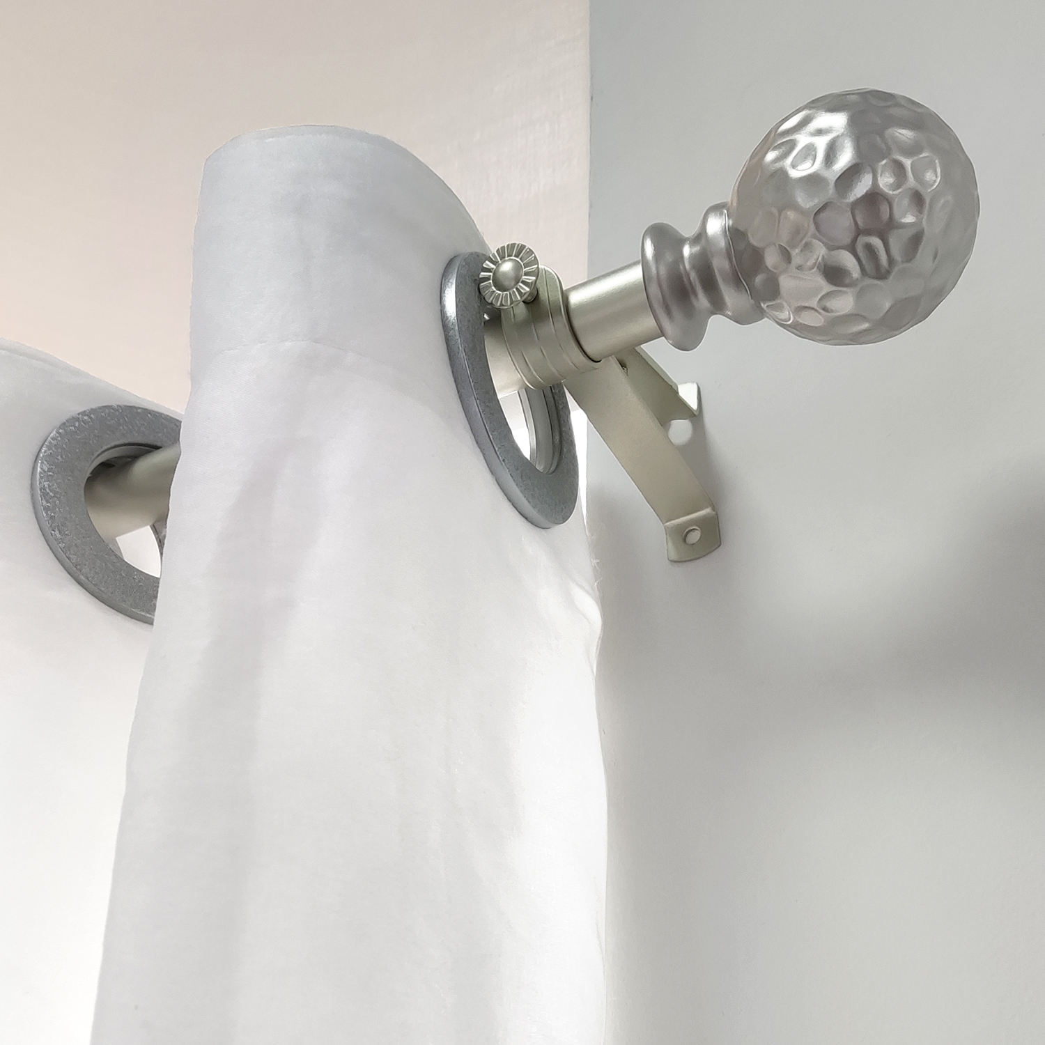 Wholesale Modern Eco-friendly Single Aluminum Alloy Curtain Rod Set with Finials Includes Accessories Curtains Customized Length