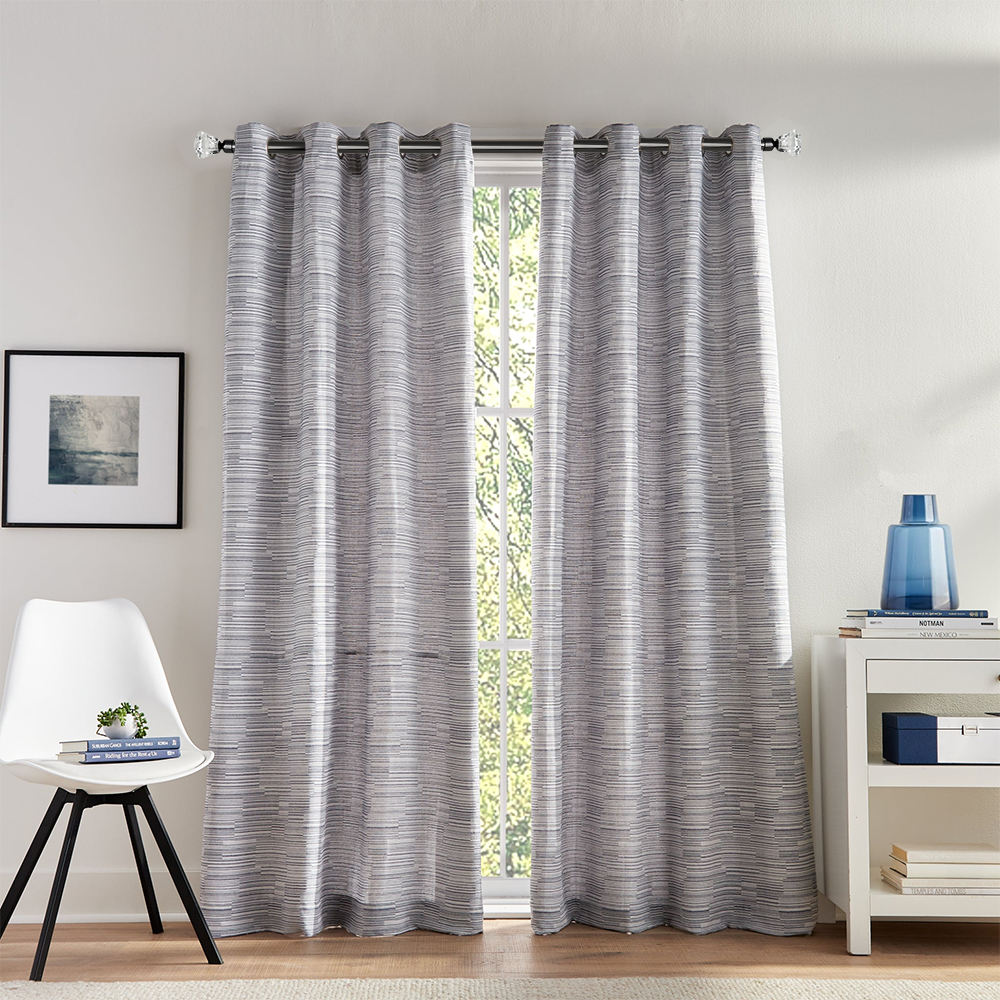 Modern Design Silver Painting Customized Crystal Curtain Rod Pole Set Factory-Designed Decorative Drapery Rod Carved Metal